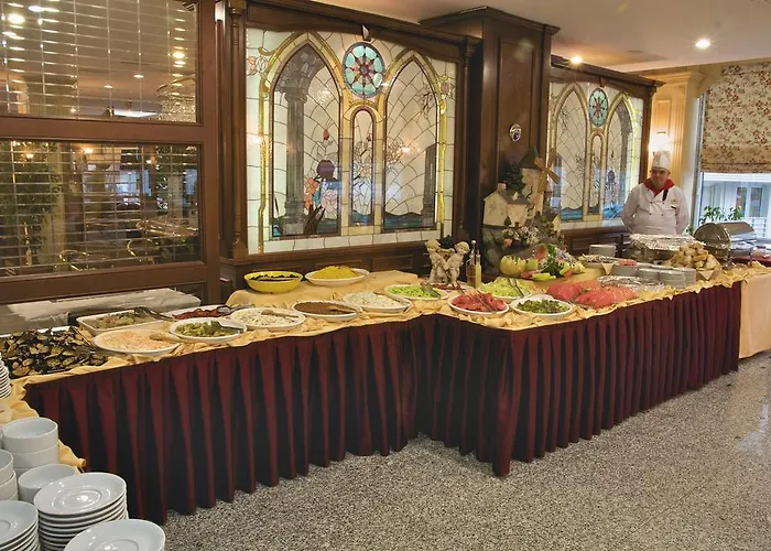 Hotel Grand Medya 4*