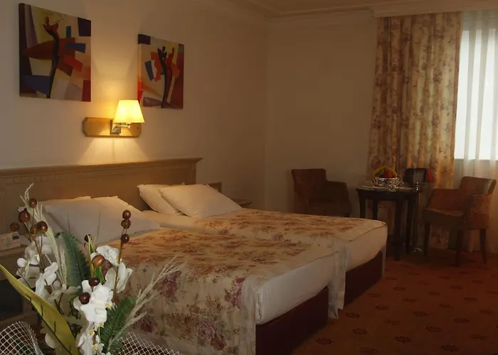 Hotel Grand Medya 4*